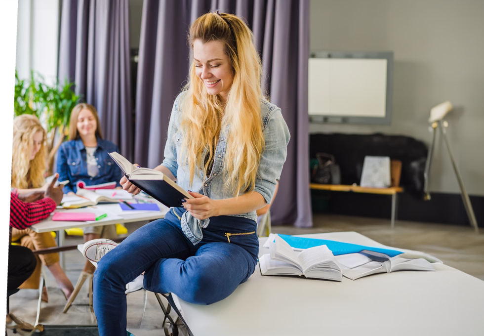 Wysokiej jakości kadtra pedagogiczna prowadząca zajęcia pedagogiczne.